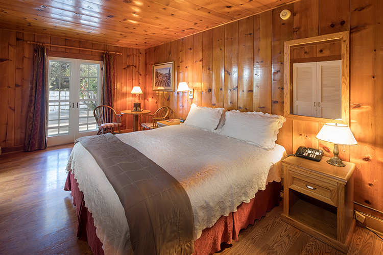 LLLodge courtyard room